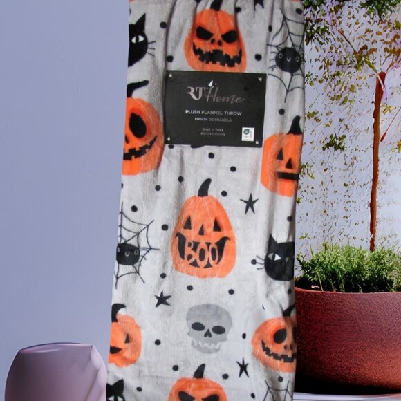 RT HOME PLUS FLANNEL THROW NIP - Picture 1 of 5